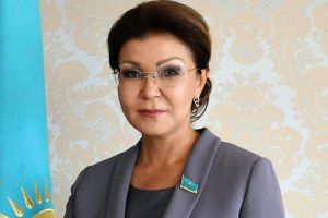 Дочь Назарбаева вновь не пришла на заседание парламента Казахстана